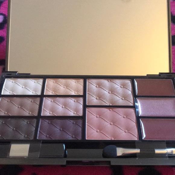 ✨HOST PICK✨ 🎁Face Palette Makeup Must Have Kit!🎁
